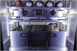 ボックス内の資機材も、シャッターレール内に内蔵されたLED照明灯により照らし出されます。